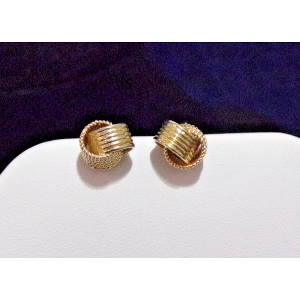 Avon Gold Tone Knot Design Clip On Earrings Vintage Original Box